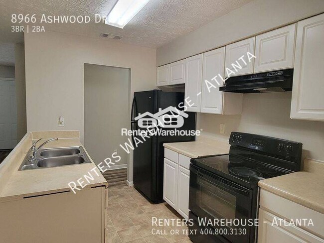 Building Photo - 3 Bedroom Ranch floorplan on wooded lot in...