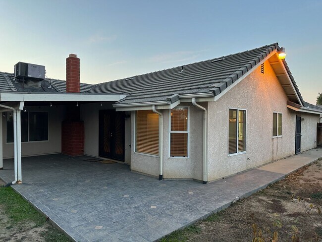 Building Photo - 3707 W Hemlock Ct