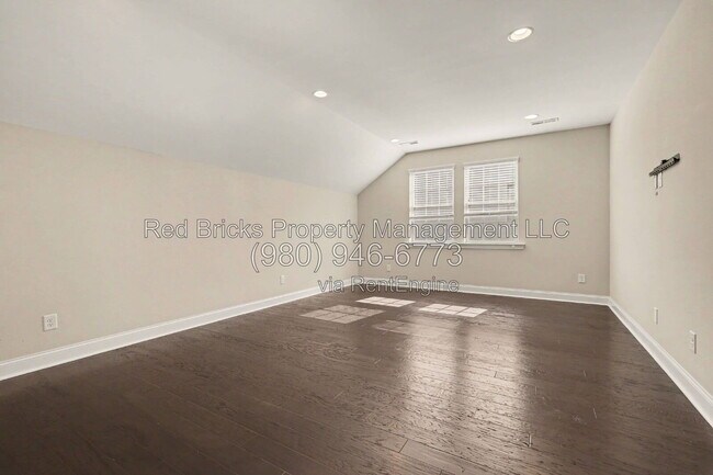Building Photo - 145 Barclay Dr