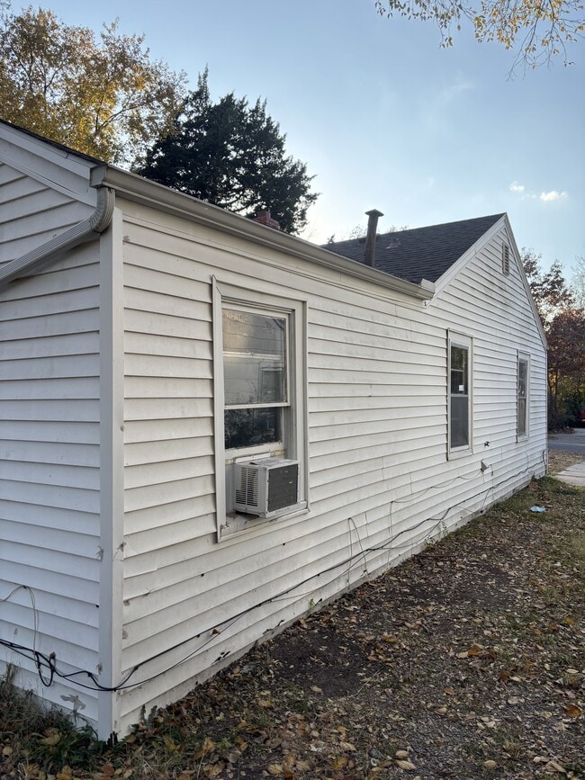 Building Photo - 1912 N Grove St