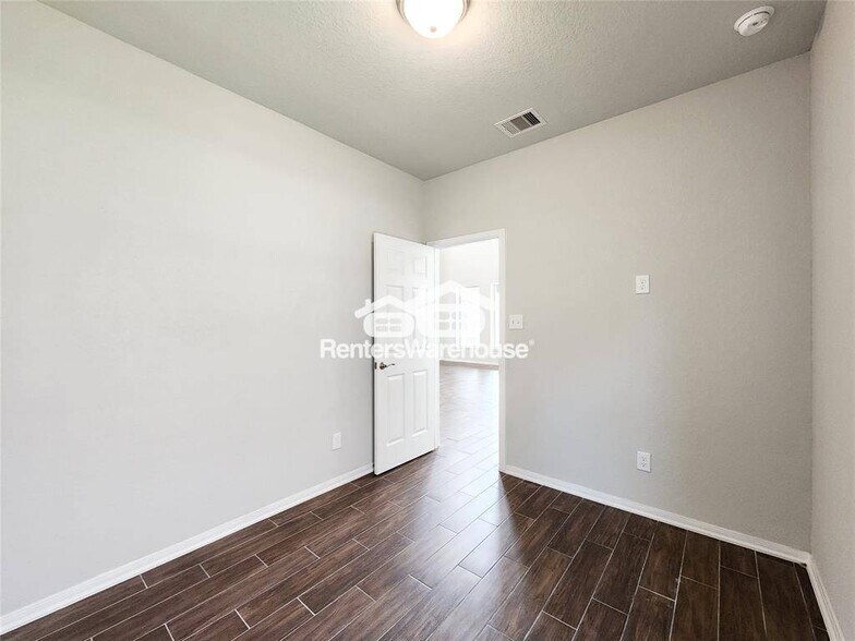 Building Photo - 14711 Sycamore Side Wy