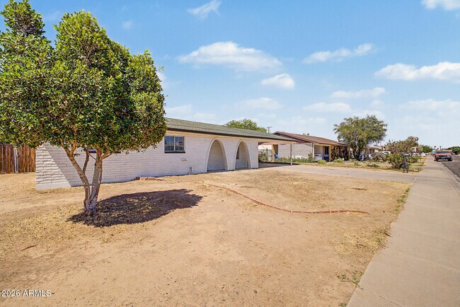 Building Photo - 4214 W Lewis Ave