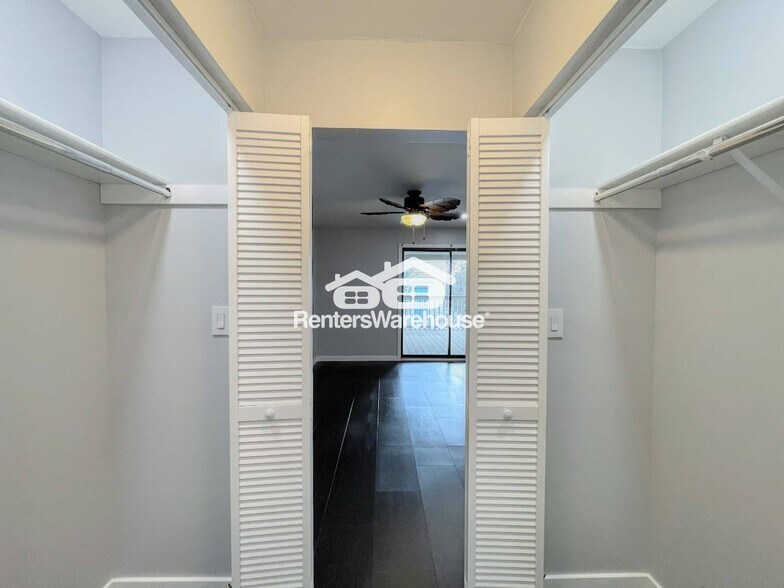 Building Photo - 2325 Sea Shell Rd