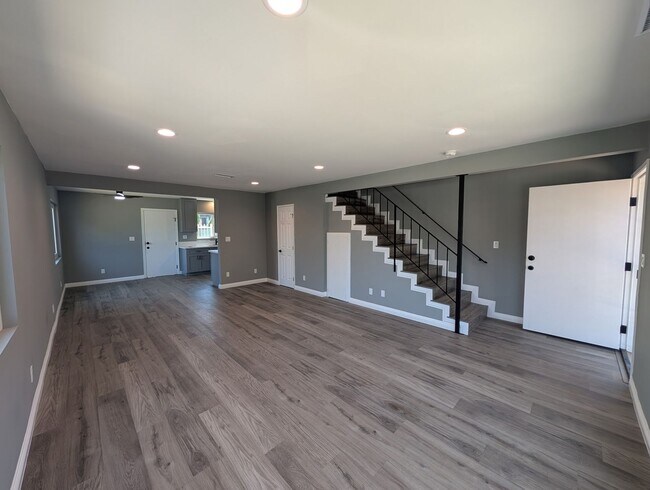 Building Photo - 1129 Cherry Ave