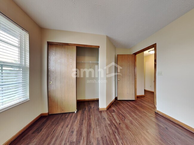 Building Photo - 6585 Taylor Trace Ln