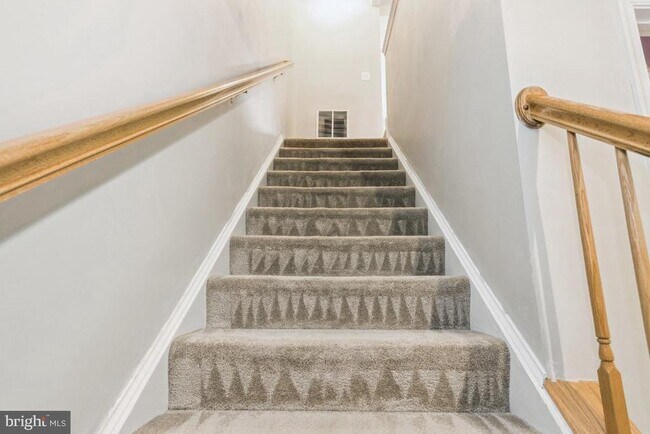 Building Photo - 2261 Forsythia Dr