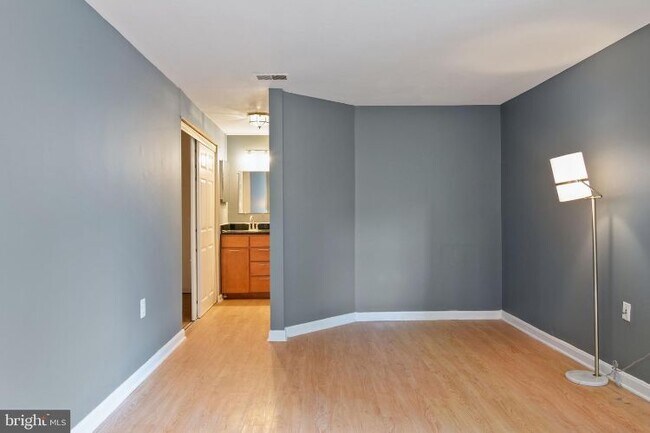 Building Photo - 4463 Pembrook Village Dr