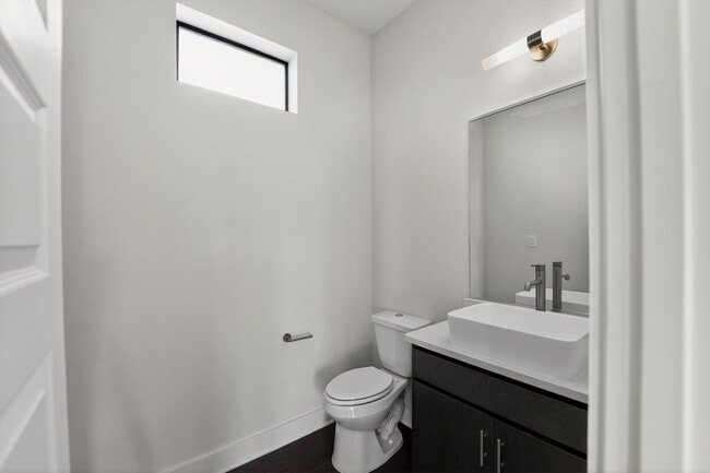 Building Photo - 4 Week Free Move-In Incentive!! Modern Luxury Townhome in Gated Community – Rooftop Balcony & Pre...