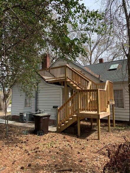 Stairs leading to front door, located on the right side of the house - 2519 Mcneill Cir