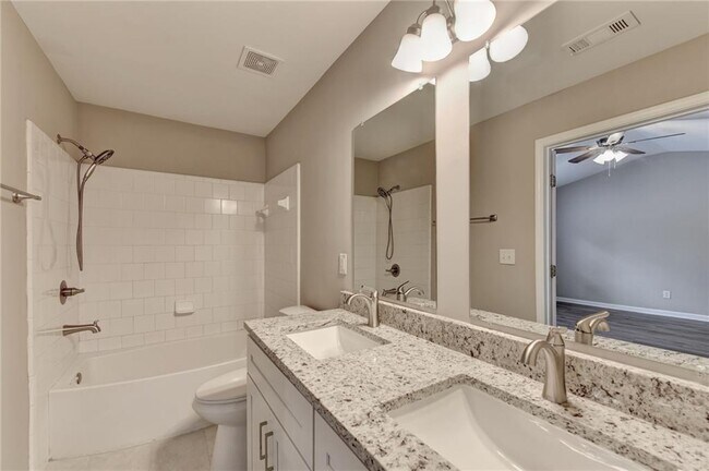 Building Photo - 4005 Edgecomb Dr
