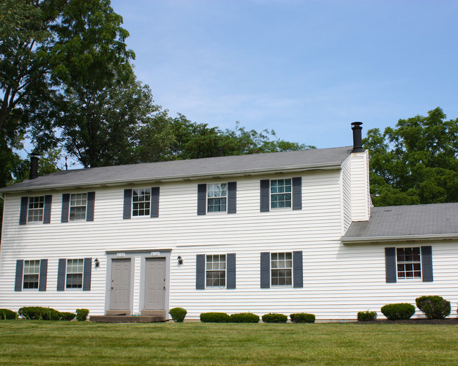 Building Photo - The Villas at Kingswood