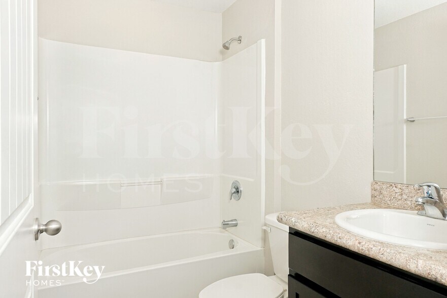 Building Photo - 4611 Belladonna Ave