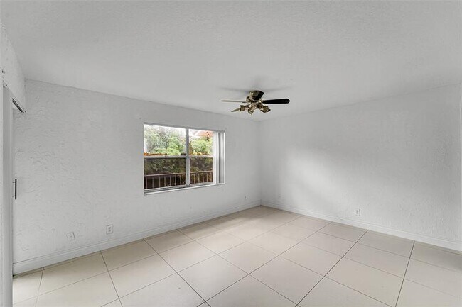 Building Photo - 9182 NW 40th St