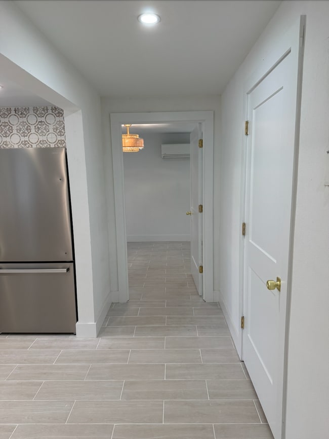 Building Photo - 1633 San Marco Blvd