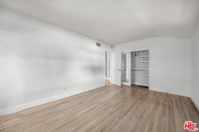 Building Photo - 11118 Franklin Ave