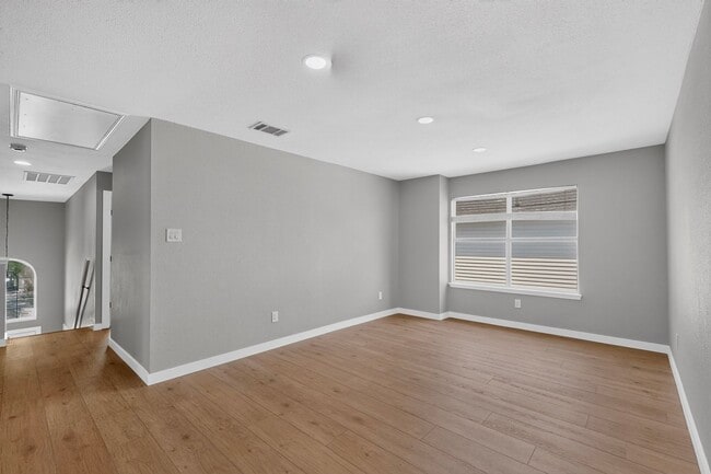 Building Photo - 1410 Thistle Cir
