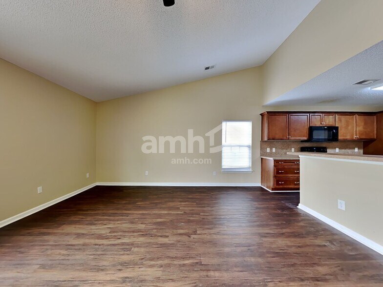 Building Photo - 304 S Port Dr