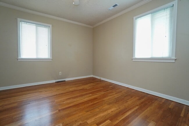 Building Photo - 1517 Chrisway Dr