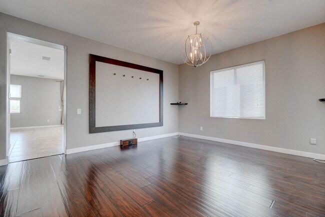 Building Photo - 2589 Chateau Clermont St