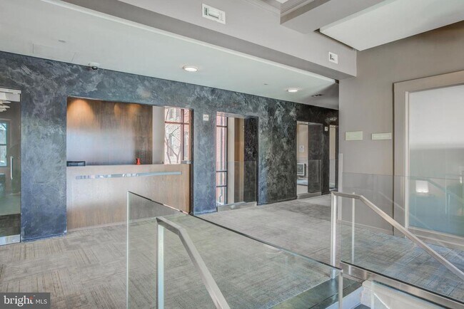 Building Photo - 1211 Light St