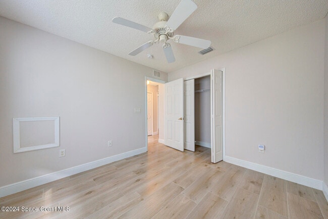 Building Photo - 1085 Sedgewood Cir