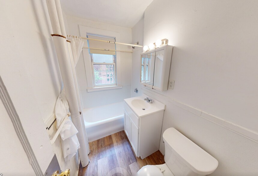 Building Photo - 1622 Commonwealth Ave