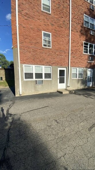 Building Photo - 1751 Washington St