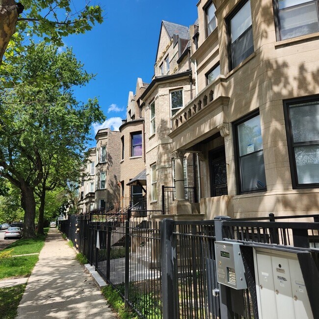 Building Photo - 4347 S Vincennes Ave