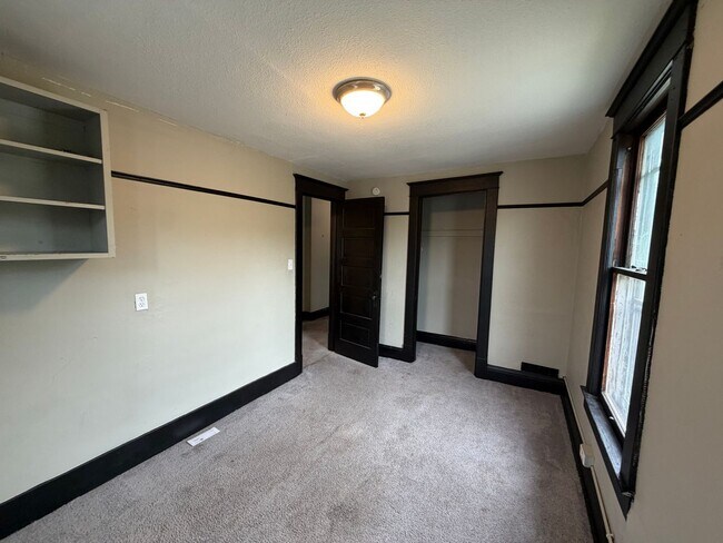 Building Photo - 224 S 14th St