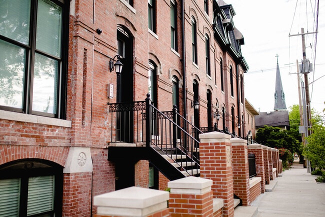 Building Photo - 121 Chestnut St