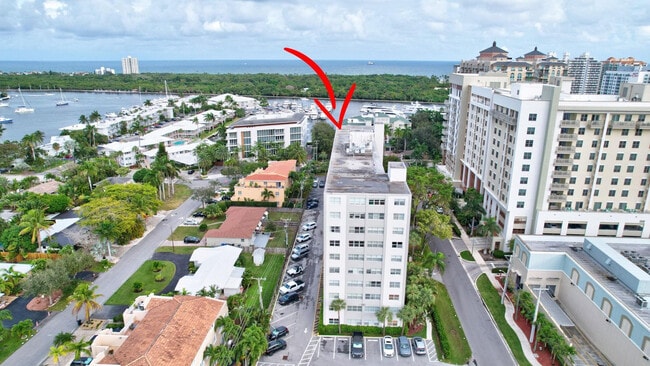 Building Photo - 2555 NE 11th St