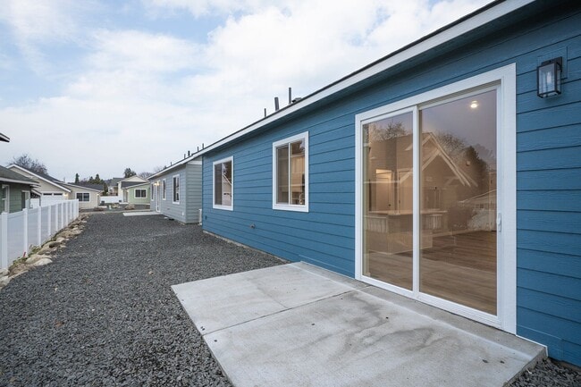 Building Photo - 3BR / 2BA New Construction Low Maintenance Single Family Home