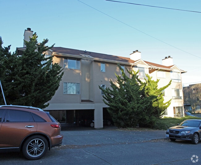 Building Photo - 4301 Woodland Park