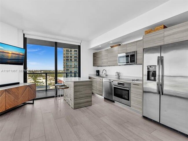 Building Photo - 121 NE 34th St