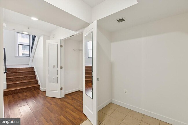 Building Photo - 616 E St NW