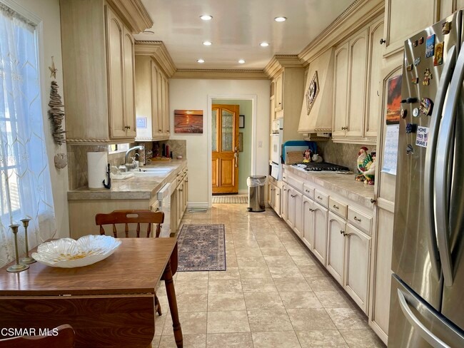 Building Photo - 5573 Calle Arena