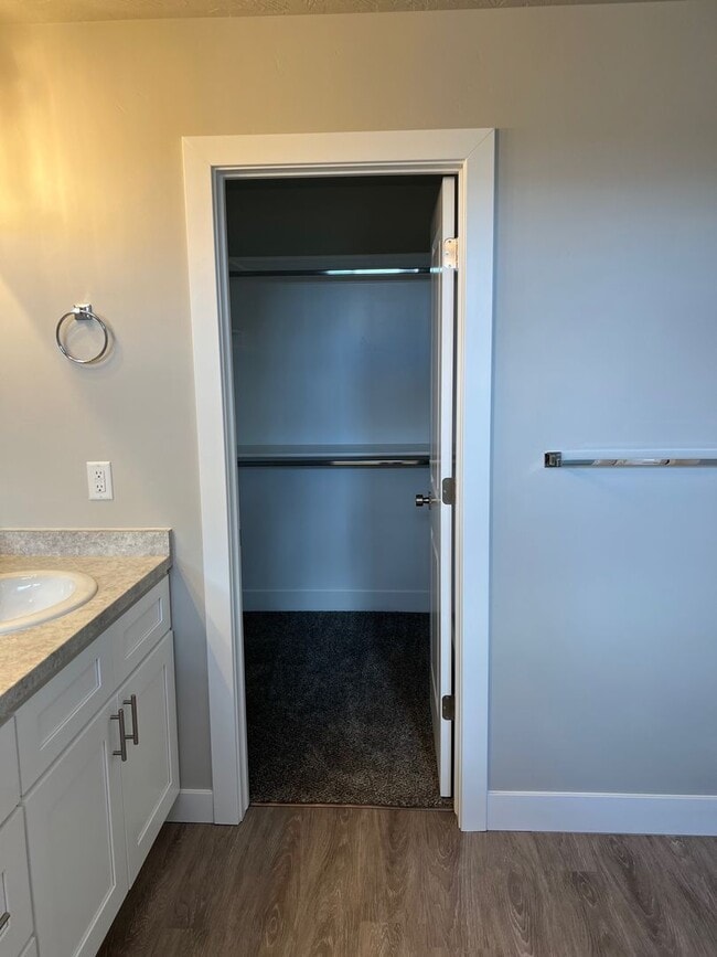 Building Photo - Townhome in Cedar Bend HOA