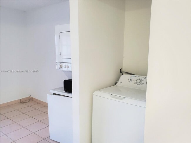 Building Photo - 311 SW 110th Ave