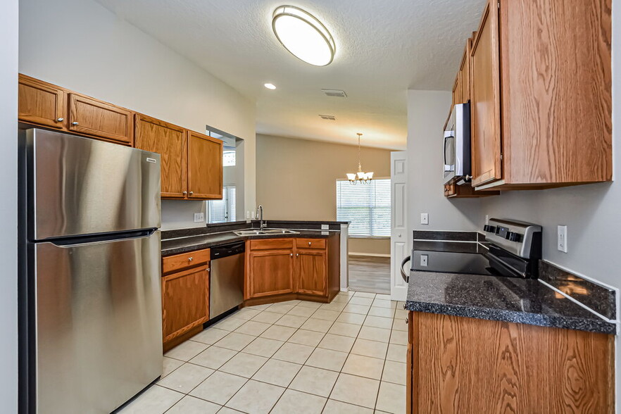 Building Photo - 10924 Pinewood Cove Ln
