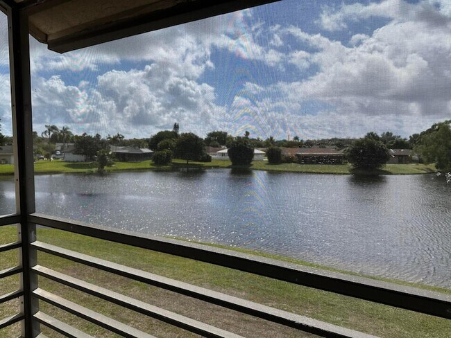 Building Photo - 21 Via de Casas Sur Via