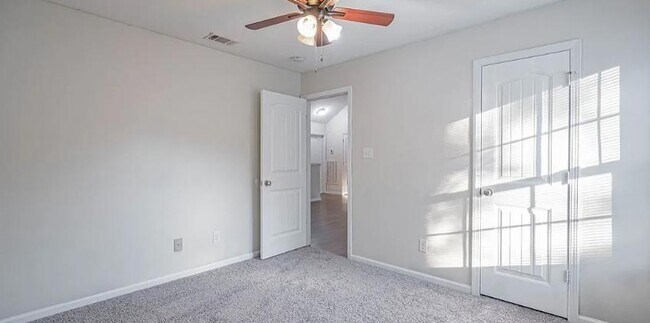 Building Photo - 114 Sunny Dr