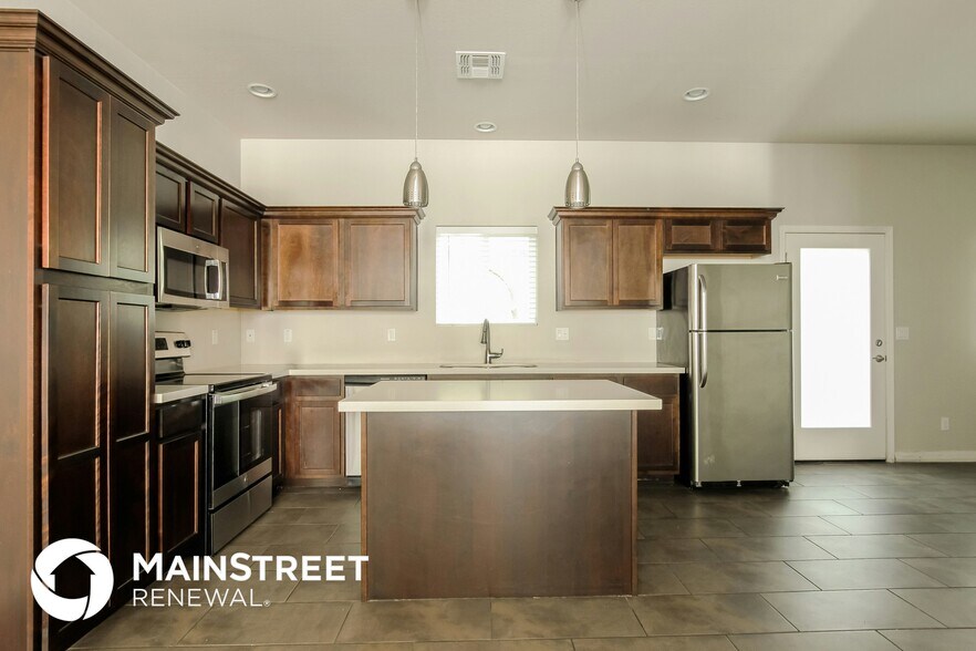 Building Photo - 2000 N 36th St