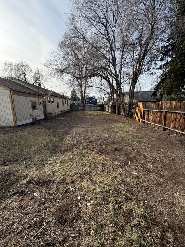 Building Photo - 1039 SW Cascade Ave