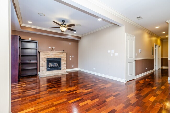 Building Photo - 1367 E 64th St