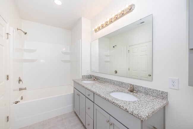 Building Photo - BEAUTIFUL 3BD 2.5 BTH Apartment home RAINTREE - Ballantyne Commons Pkwy