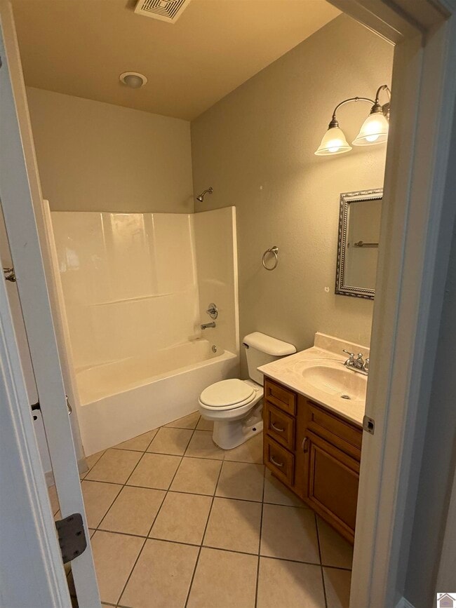 Building Photo - 2647 Legends Dr