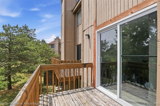 Building Photo - 5271 Wright Way E