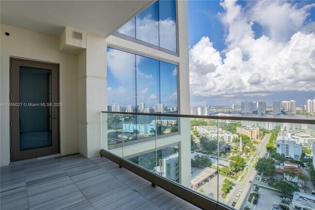 Building Photo - 17901 Collins Ave