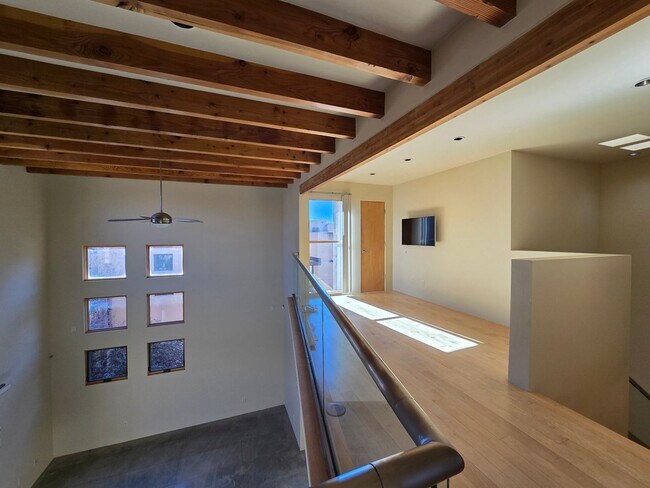 Building Photo - 927 Alto St