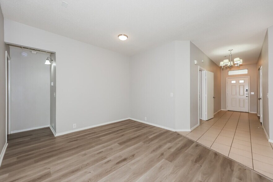 Building Photo - 833 Lariat Dr